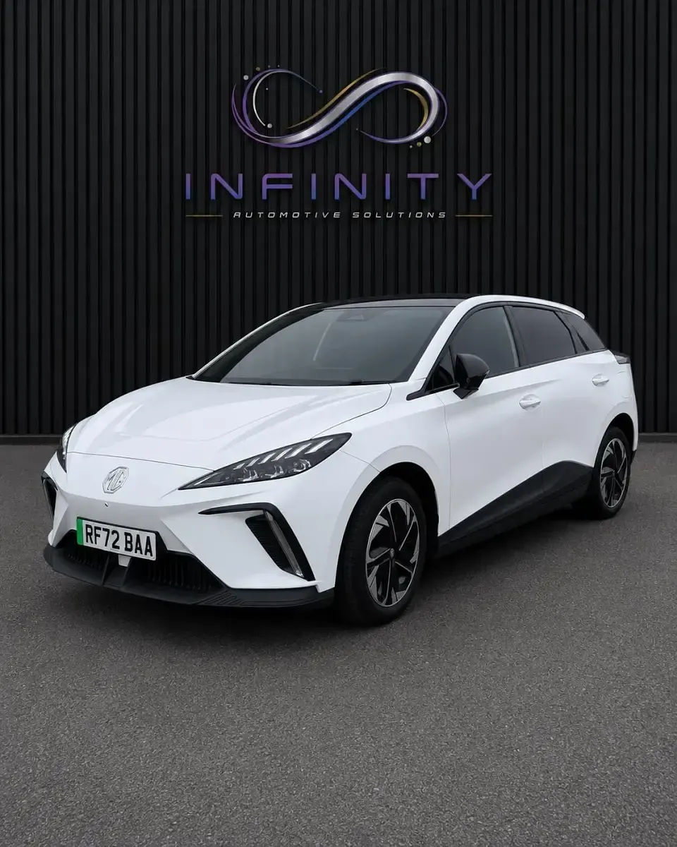 Used MG MG4 EV Trophy 147 kW (200 HP) 2022 White Hatchback