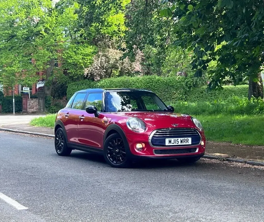 Second-hand Mini Cooper Hatch 136 CP (100 kW) 2015 Roșu Hatchback