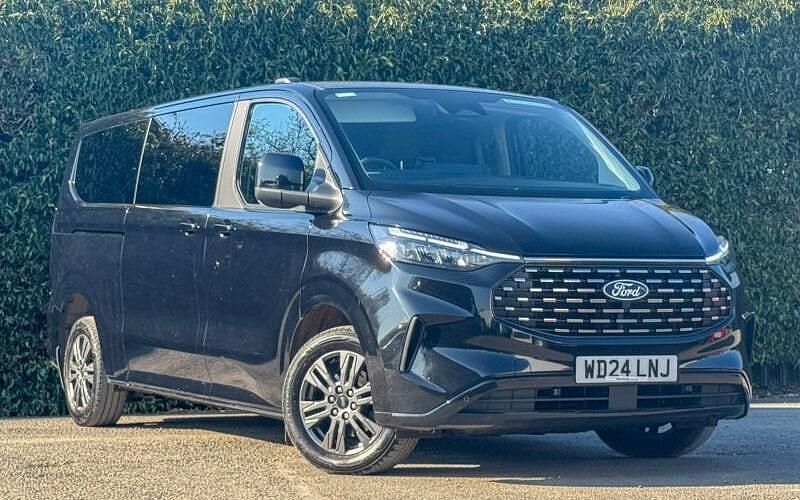 Used Ford Tourneo Titanium 136 HP (100 kW) 2025 MPV