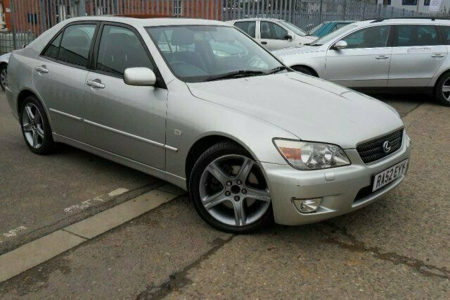 Used Lexus IS200 153 HP (112 kW) 2002 Sedan