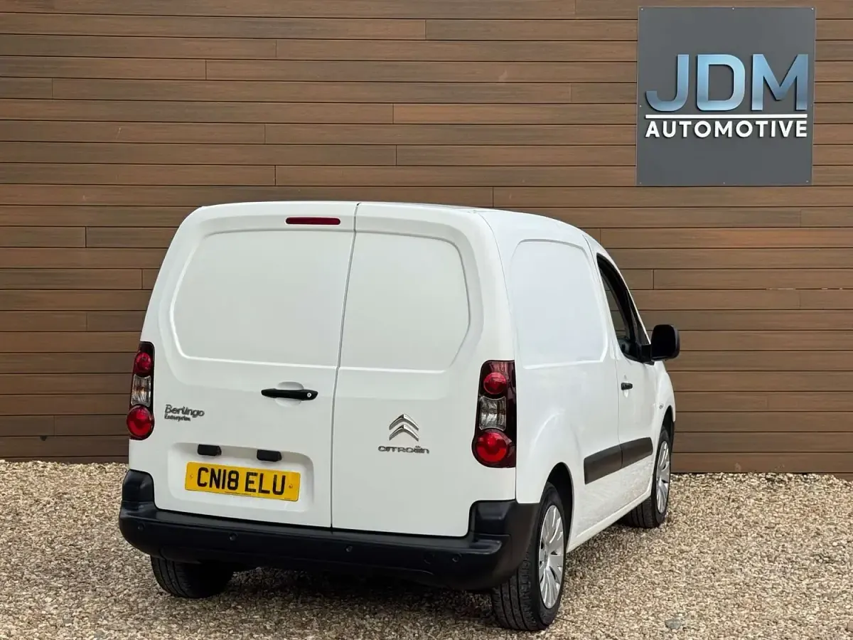 Used Citroën Berlingo 75 HP (55 kW) 2018 White MPV