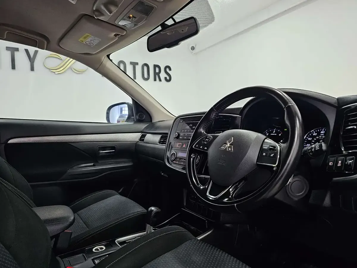 Used Mitsubishi Outlander 150 HP (110 kW) 2018 White SUV