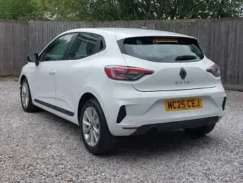 Used Renault Clio Evolution 90 HP (66 kW) 2025 White Hatchback