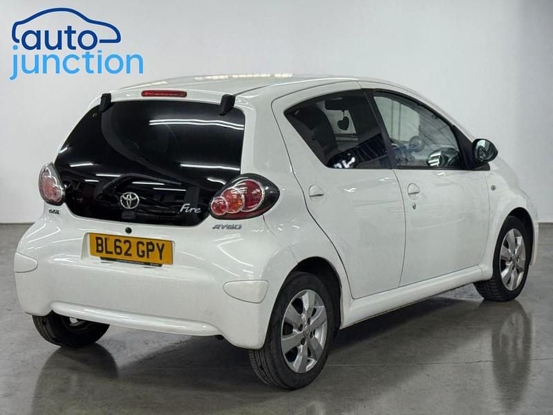 Used Toyota Aygo 2013 White Hatchback