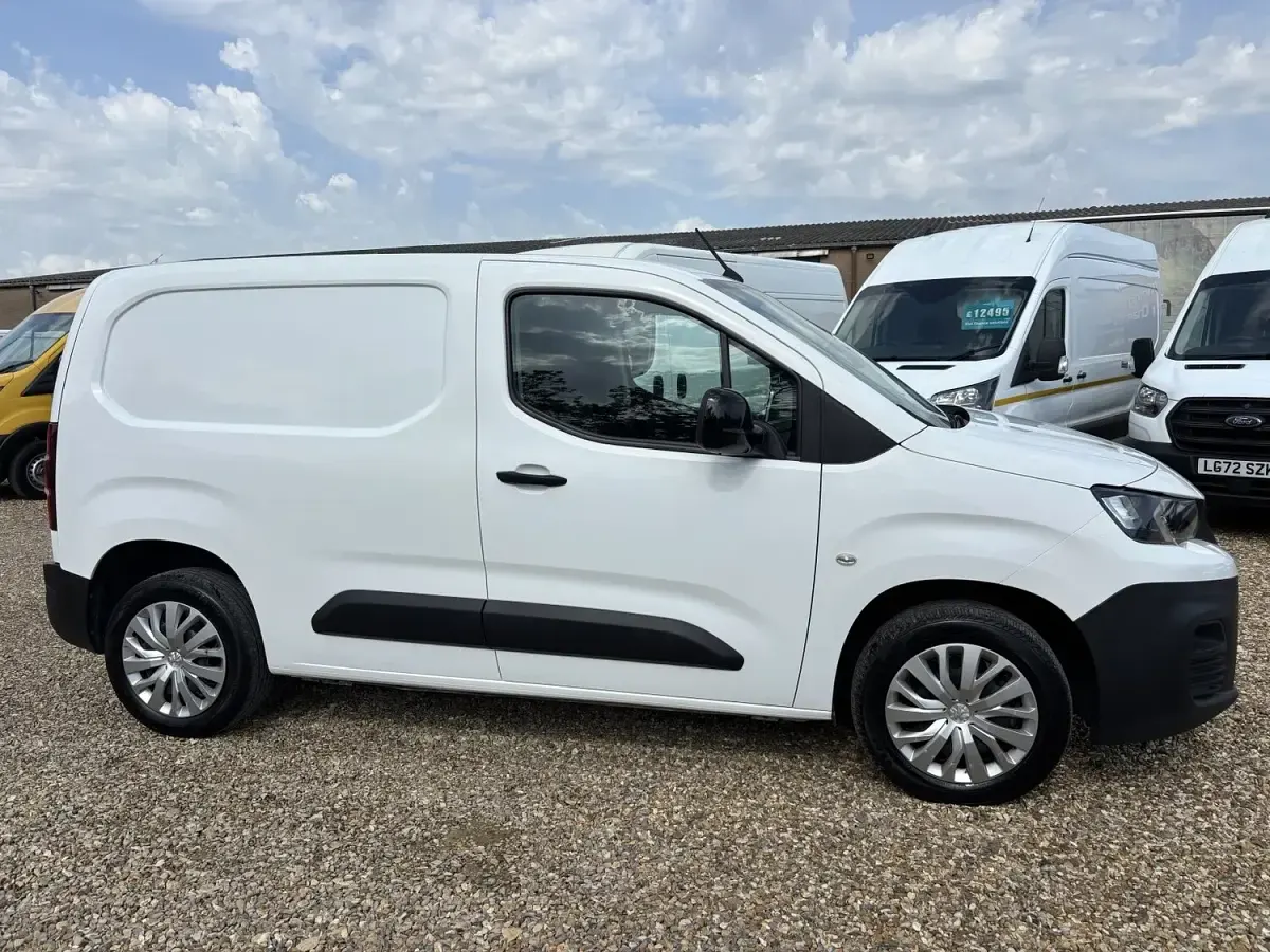 Used Peugeot Partner 131 HP (96 kW) 2022 White MPV