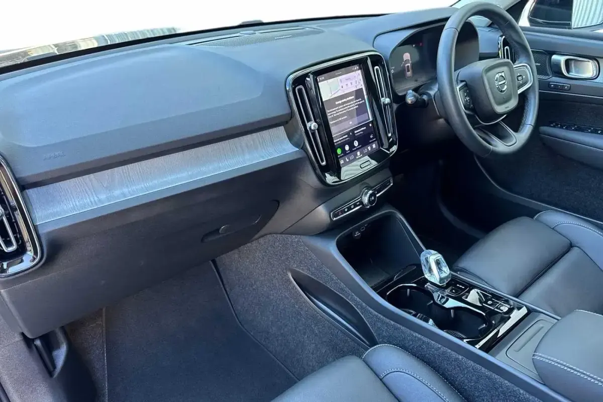 Used Volvo XC40 Ultra 163 HP (119 kW) 2025 Onyx black SUV