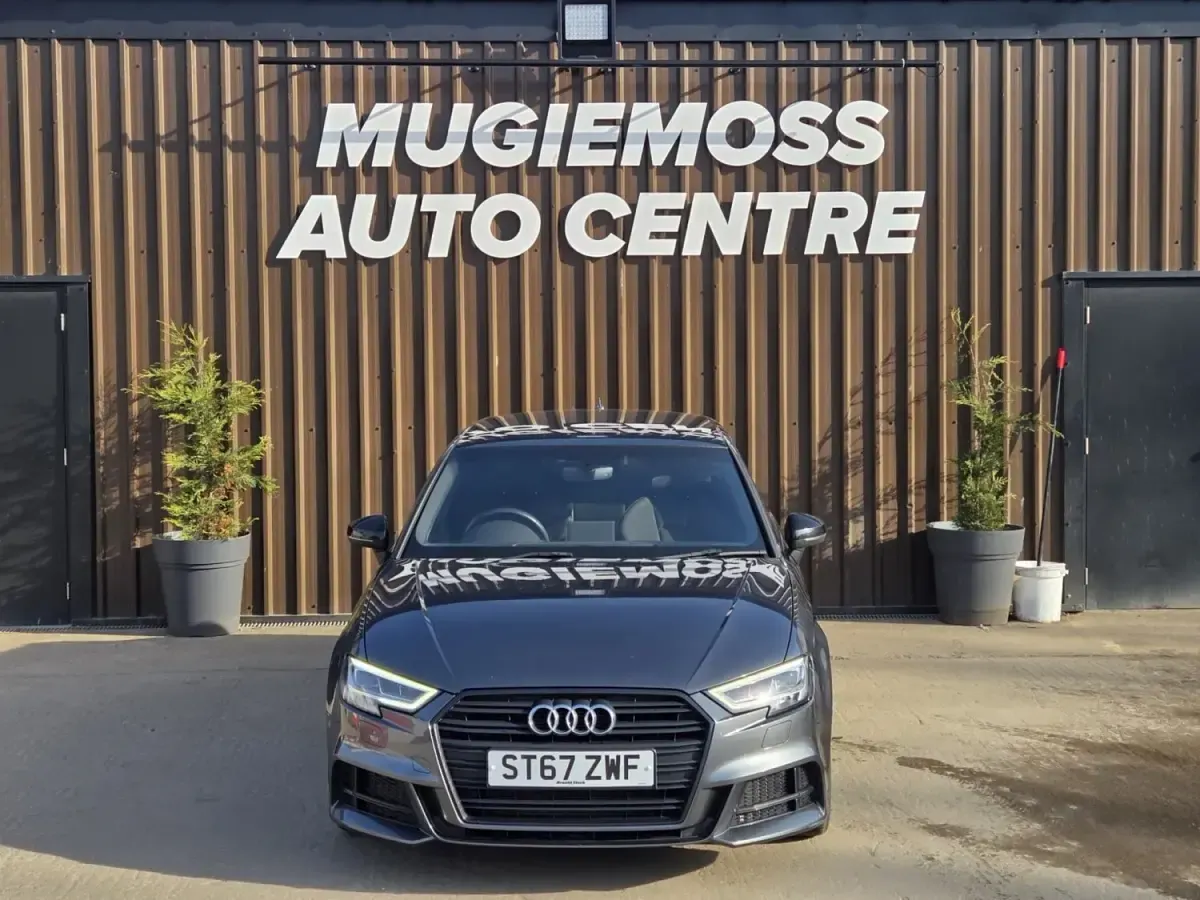 Usado Audi A3 Black Edition 150 HP (110 kW) 2017 Cinzento Citadino