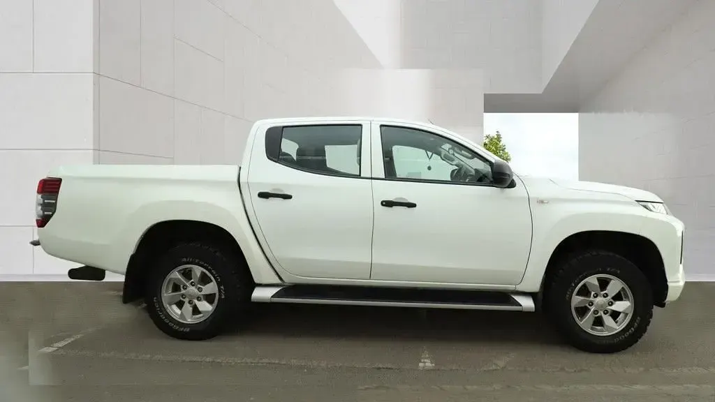 Used Mitsubishi L200 150 HP (110 kW) 2020 White Pickup