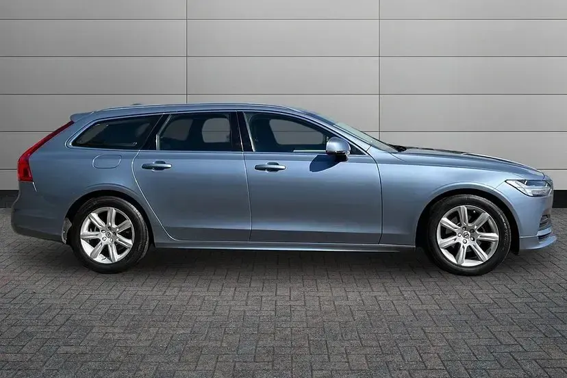Used Volvo V90 Momentum 187 HP (137 kW) 2019 Mussel blue Estate