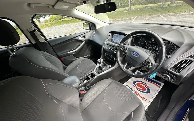 Usado Ford Focus Zetec 120 HP (88 kW) 2017 Azul Carrinha
