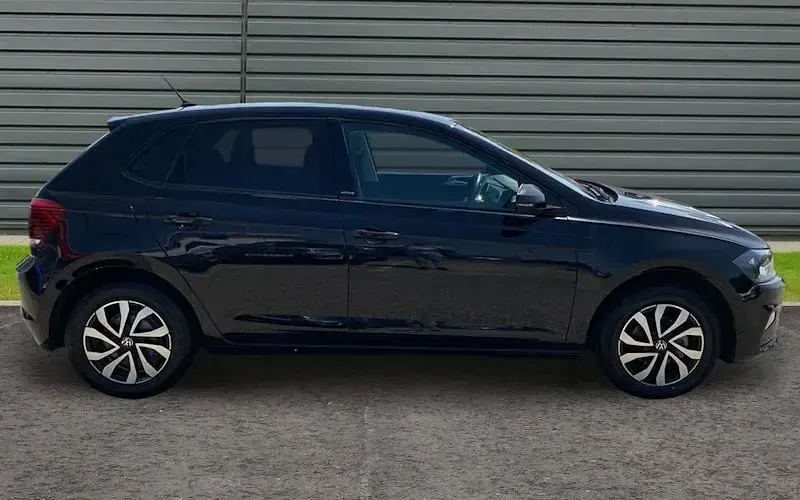 Begagnad VW Polo Active 95 HK (69 kW) 2021 Svart Halvkombi