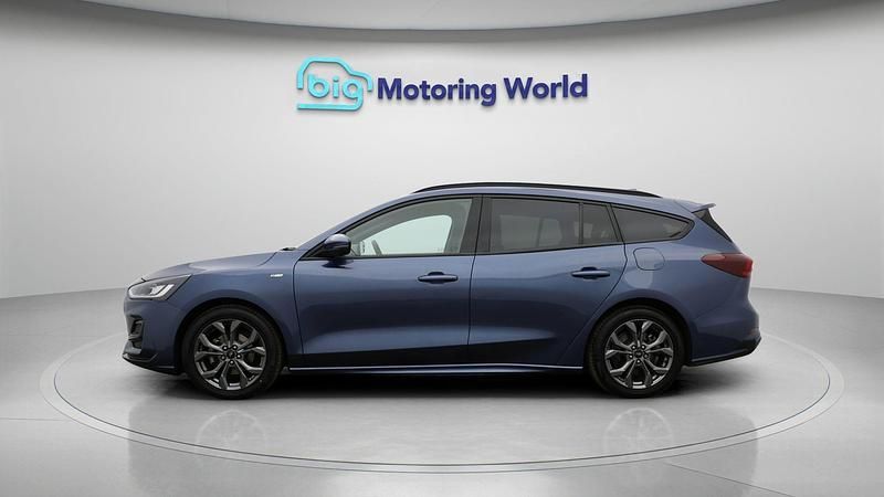 Used Ford Focus ST-Line 125 HP (91 kW) 2023 Blue Estate