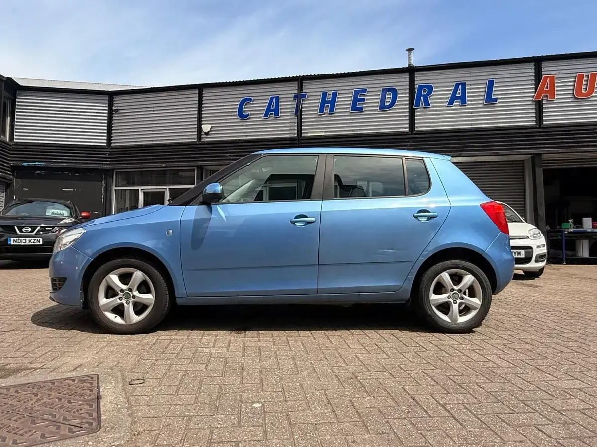 Used Skoda Fabia SE 68 HP (50 kW) 2013 Blue Hatchback