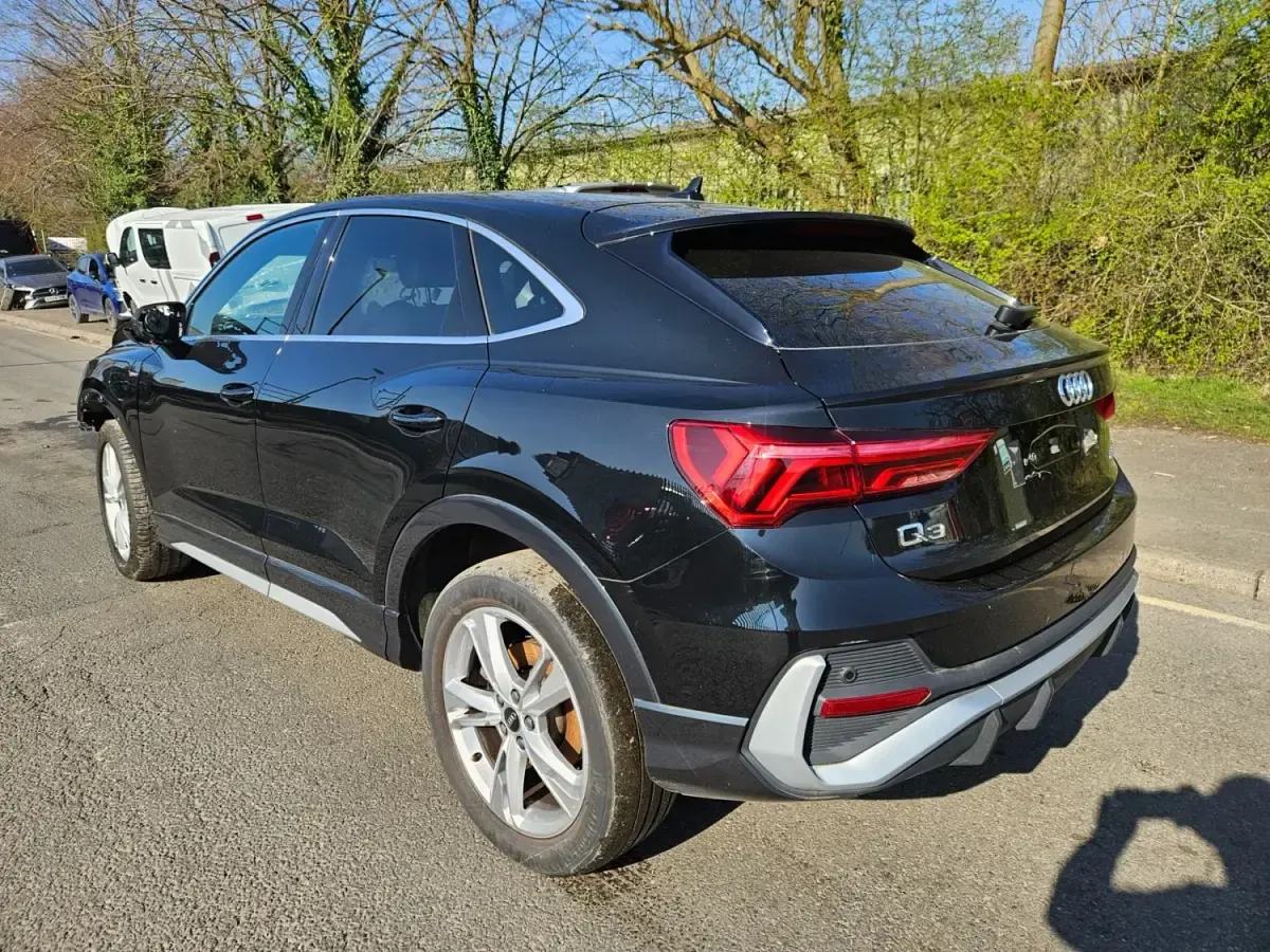 Używany Audi Q3 S-Line 245 KM (180 kW) 2023 Czarny SUV