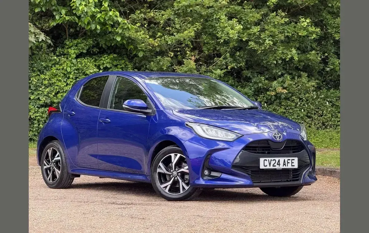 Used Toyota Yaris Design 116 HP (85 kW) 2024 Blue Hatchback