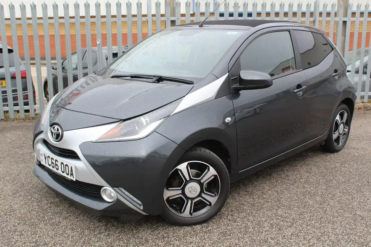 Used Toyota Aygo X-clusiv 69 HP (50 kW) 2016 Grey Hatchback
