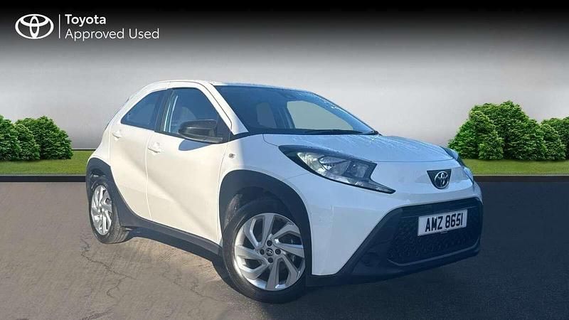 Pure white Used 2023 Toyota Aygo X PURE SUV | £11,176 - Image 1/4