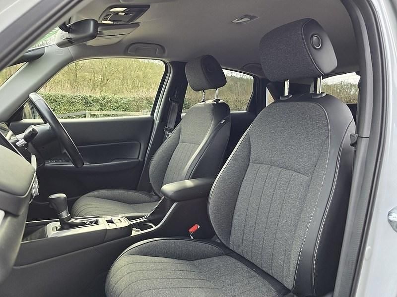 Used Honda Jazz Hybrid 109 HP (80 kW) 2022 White Hatchback