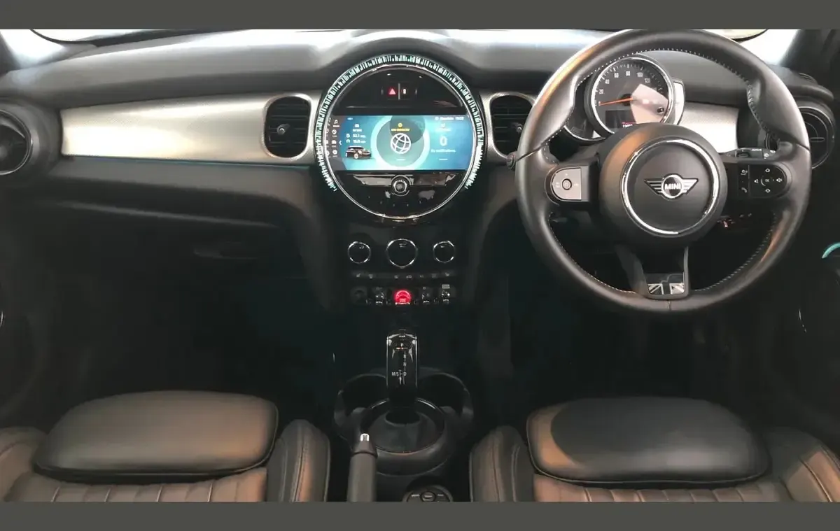 Begagnad Mini Cooper Exclusive 134 HK (98 kW) 2023 Blå Halvkombi