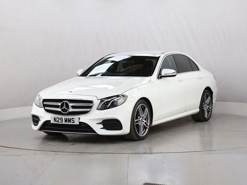 Usado Mercedes E220 AMG line 194 CV (142 kW) 2019 Blanco Berlina