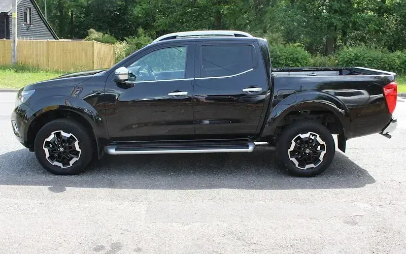 Used Nissan Navara Tekna 190 HP (139 kW) 2021 Black Pickup