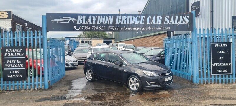 Black Used 2014 Vauxhall Astra SRi Hatchback | £2,095 (Good price) - Image 1/4