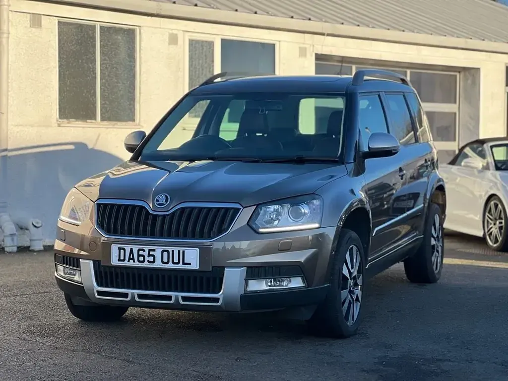 Used Skoda Yeti LAURIN & KLEMENT 150 HP (110 kW) 2015 Brown SUV