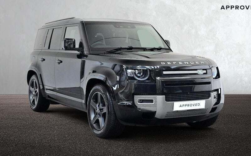 Used 2025 Land Rover Defender SE Dynamic SUV | £60,795 (Good price) - Image 1/4
