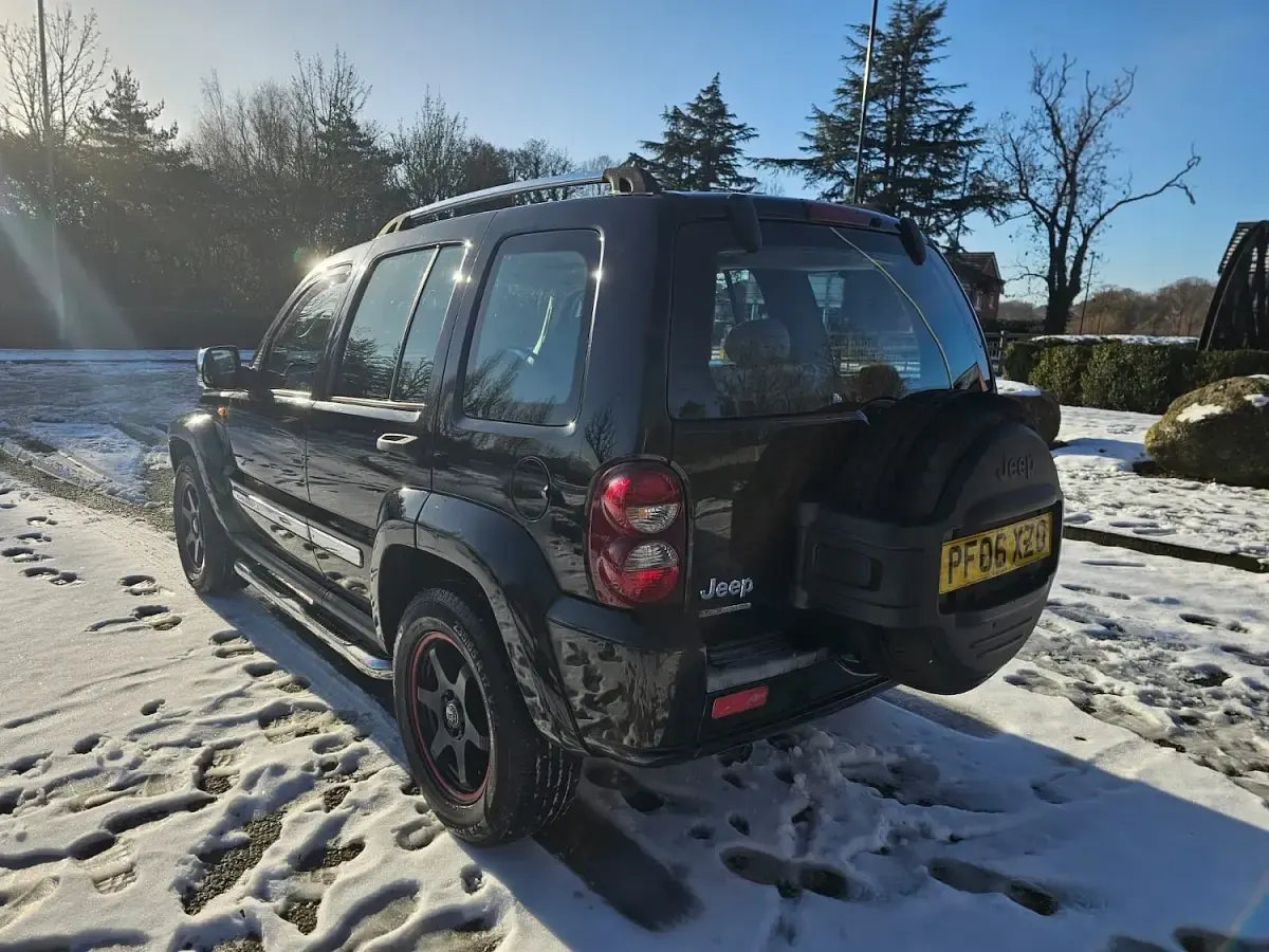 Used Jeep Cherokee Limited 201 HP (147 kW) 2006 Black SUV