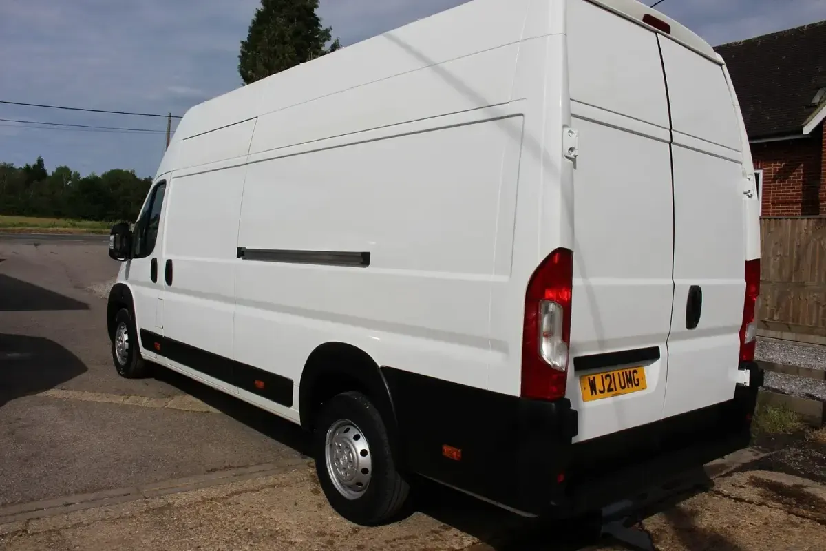Used Peugeot Boxer S 140 HP (102 kW) 2021 White Van