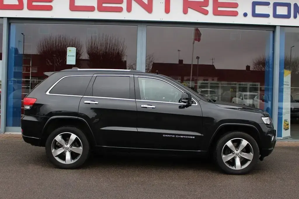 Usado Jeep Grand Cherokee Overland 247 CV (181 kW) 2014 Negro SUV
