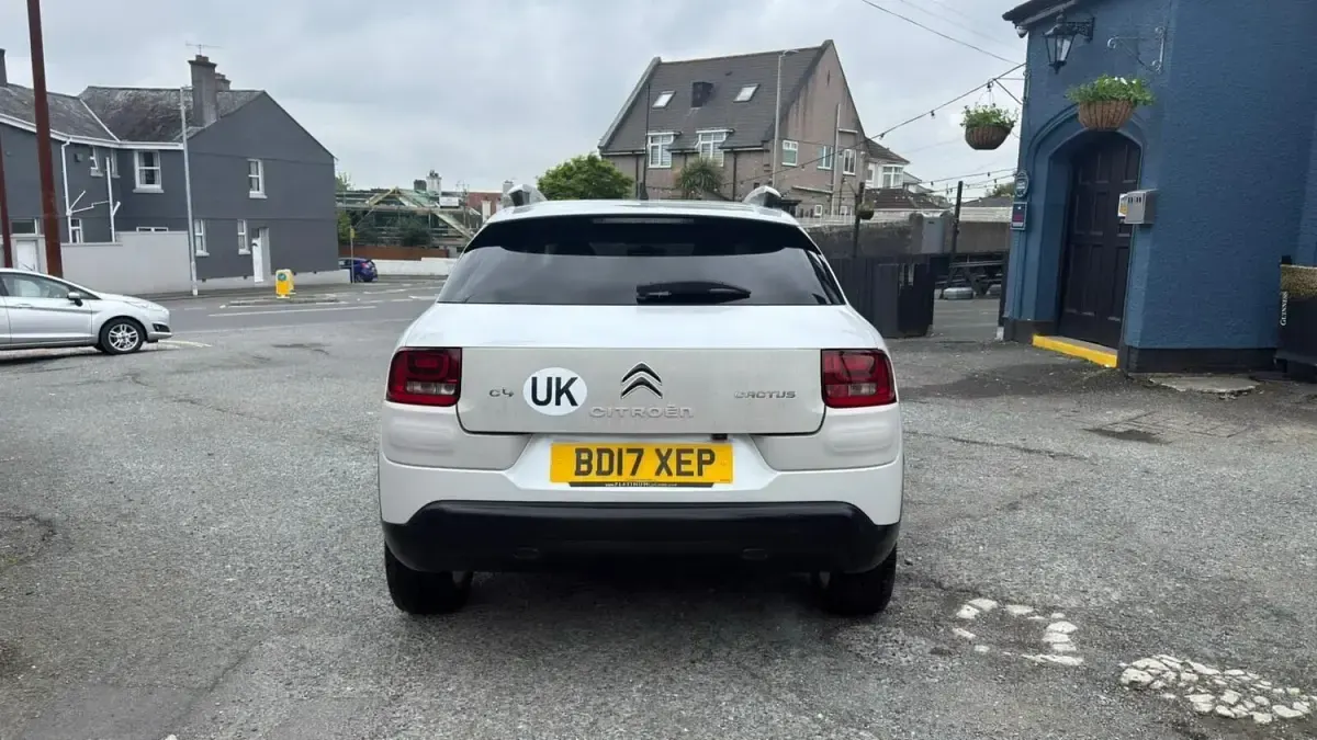Usado Citroën C4 Cactus PureTech 2017 Blanco Utilitario