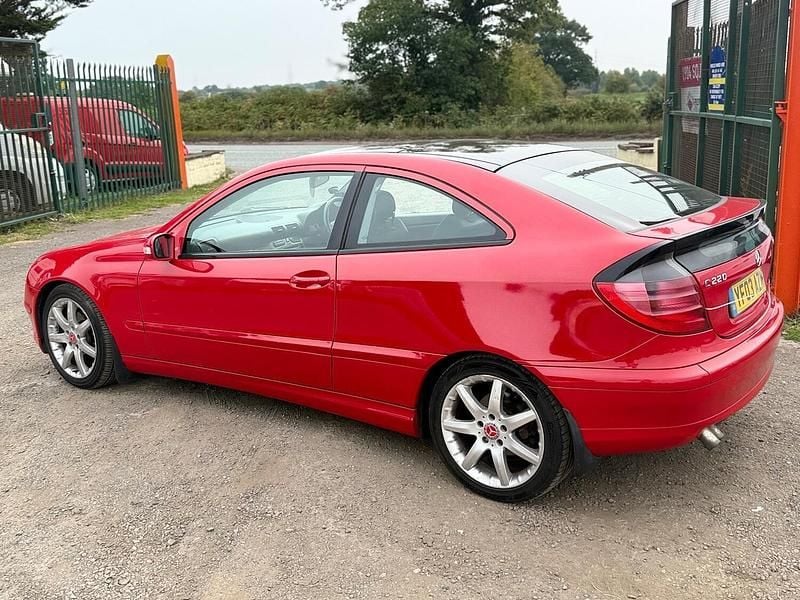 Begagnad Mercedes C220 SE 2003 Röd Sportkupé