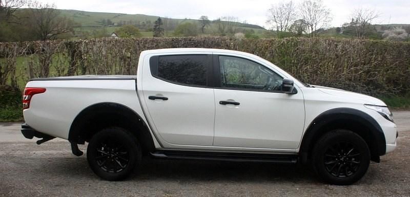White Used 2020 Mitsubishi L200 Pickup | £15,995 (Fair price) - Image 1/4