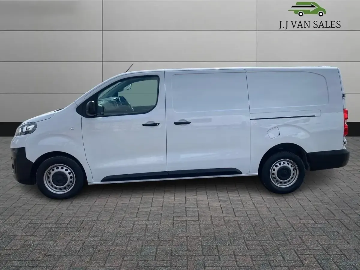 Used Vauxhall Vivaro S 100 HP (73 kW) 2023 White MPV