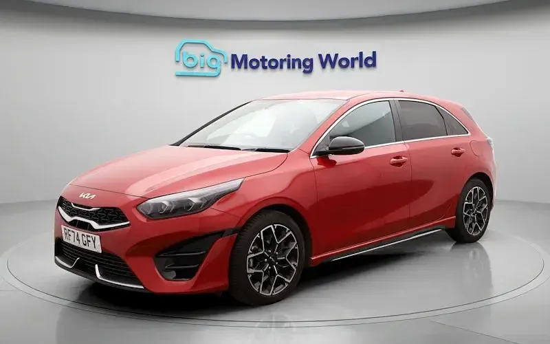 Usado Kia Ceed GT-Line 140 HP (102 kW) 2024 Vermelho Citadino