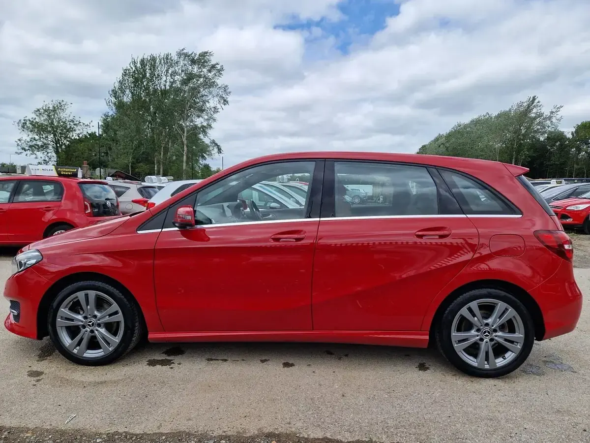 Used Mercedes B180 Exclusive 2018 Red Hatchback