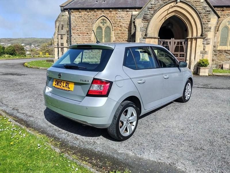 Usado Skoda Fabia SE L 90 HP (66 kW) 2015 Prateado Citadino
