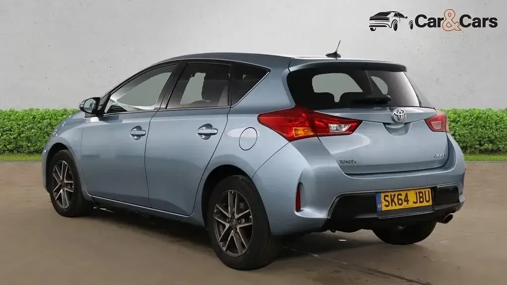 Used Toyota Auris Plus 132 HP (97 kW) 2014 Blue Hatchback