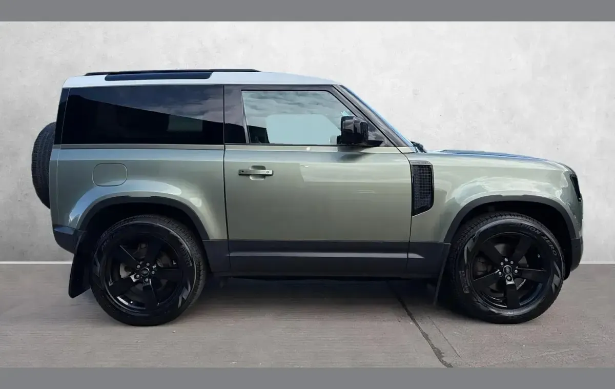Used Land Rover Defender First Edition 247 HP (181 kW) 2021 Green SUV