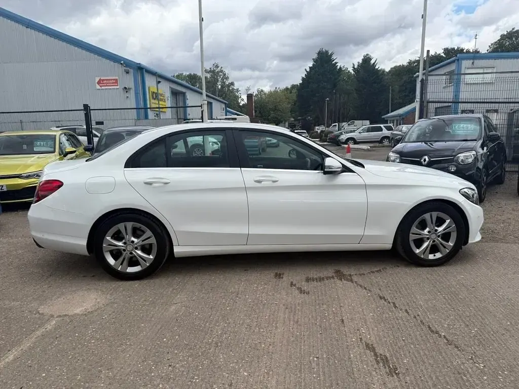 Used Mercedes C200 Executive 136 HP (100 kW) 2016 White Sedan