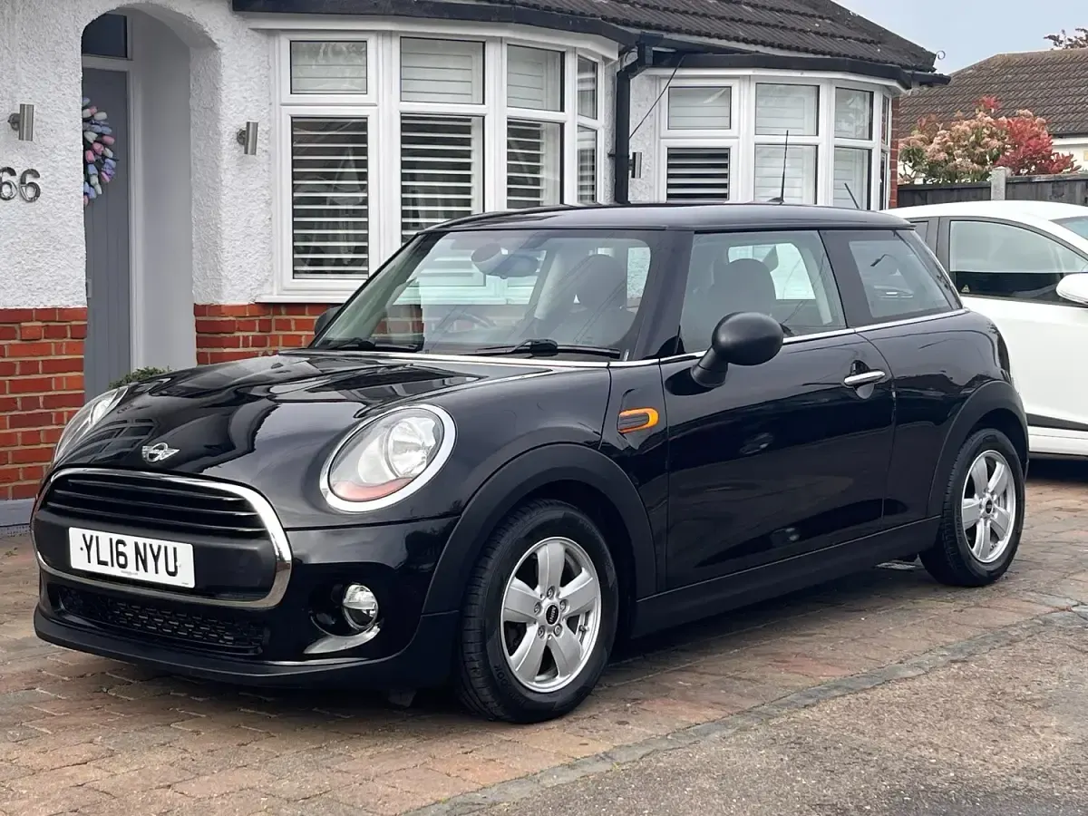 Used Mini ONE Hatch 102 HP (75 kW) 2016 Black Hatchback