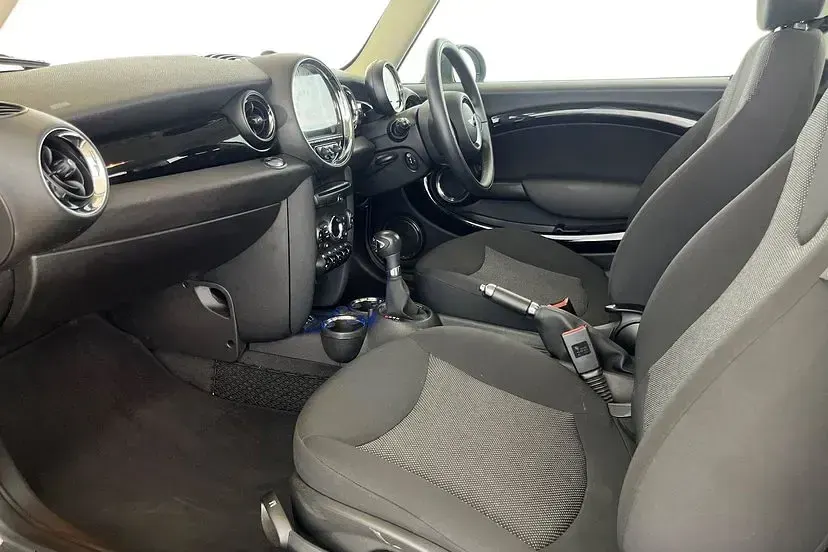 Used Mini Cooper Hatch 120 HP (88 kW) 2013 Pepper white Hatchback