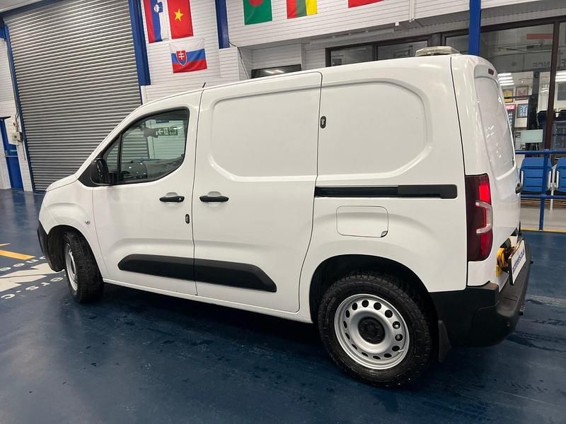 Used Peugeot Partner 100 HP (73 kW) 2020 White MPV
