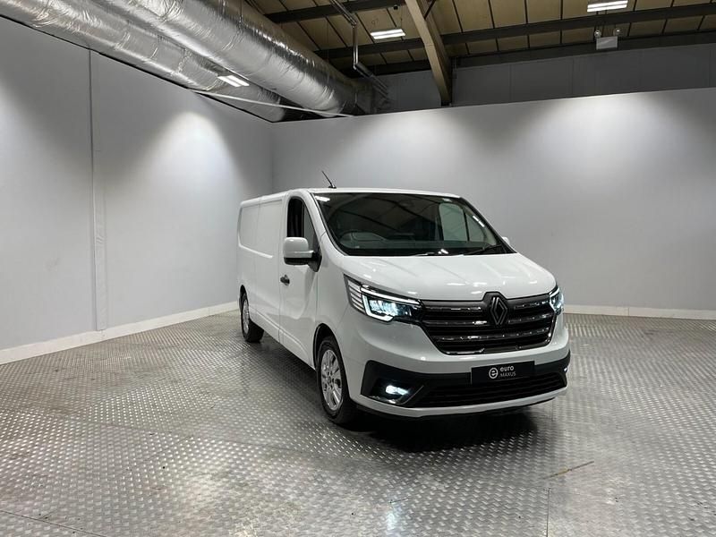 New Renault Trafic 2025 White MPV