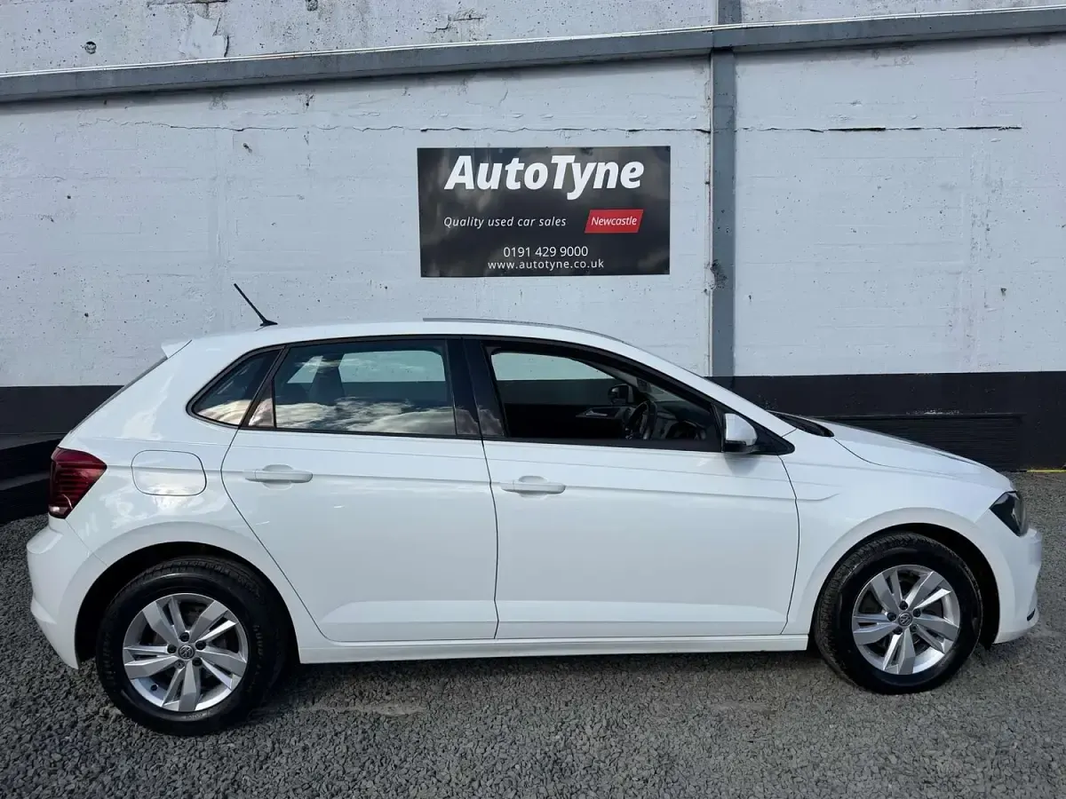Used VW Polo SE 80 HP (58 kW) 2019 White Hatchback