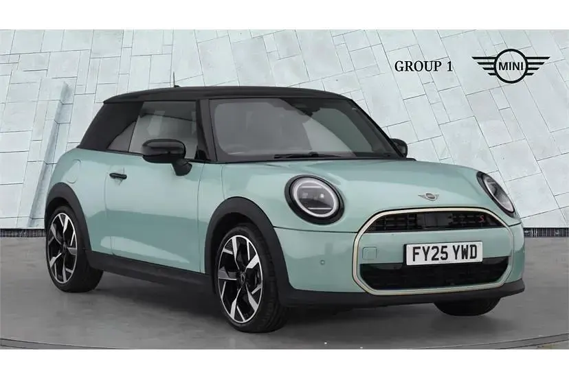 Usado Mini Cooper Exclusive 150 kW (204 HP) 2025 Verde Citadino