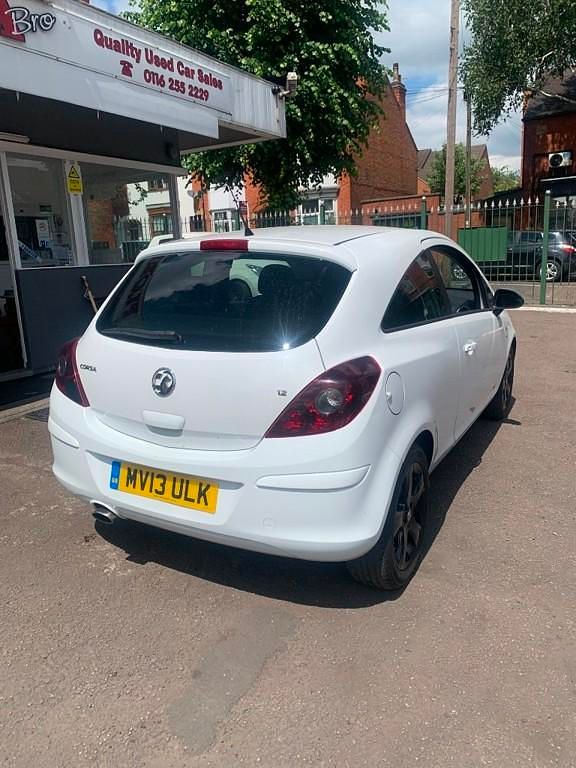 Used Vauxhall Corsa 83 HP (61 kW) 2013 White Hatchback