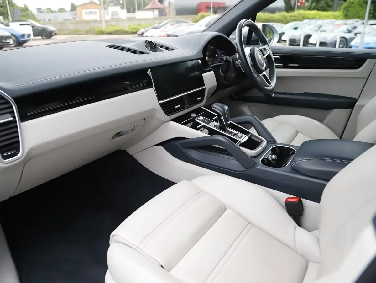 Used Porsche Cayenne 462 HP (339 kW) 1969 Porsche metallic  dolomite si SUV