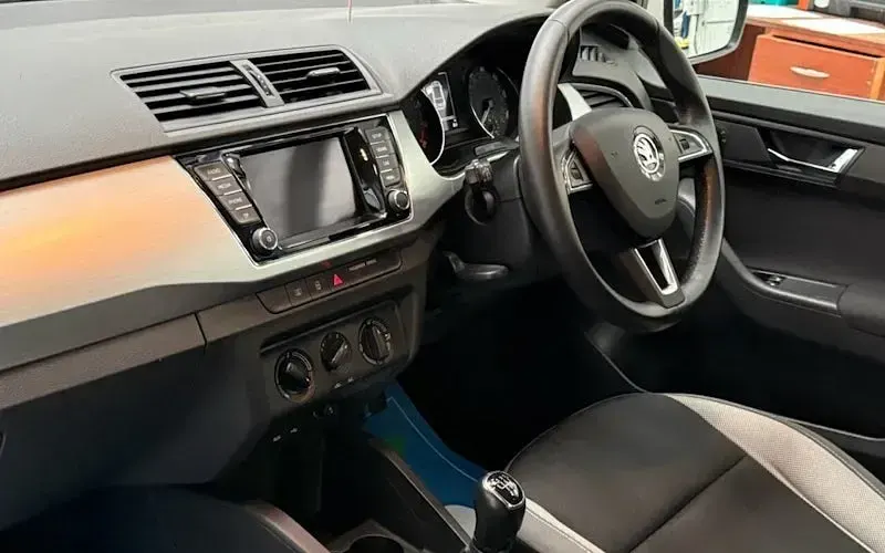 Begagnad Skoda Fabia SE 95 HK (69 kW) 2017 Vit Halvkombi